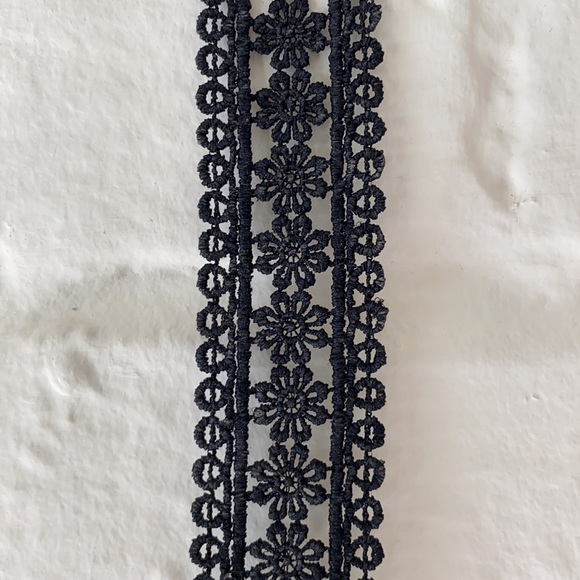 Black Lace Choker - Picture 3 of 4